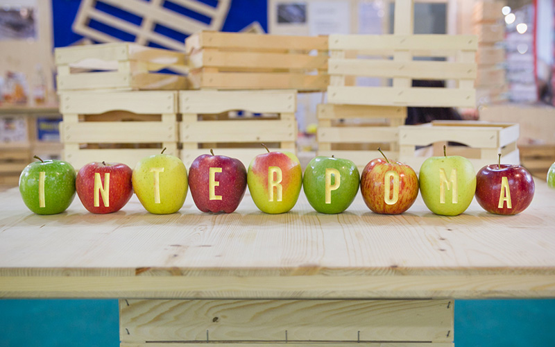 The Interpoma Variety Garden managed apple varieties exhibition fills the trade show with colour