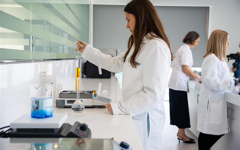 GNT expands Middle East operations with new application laboratory for plant-based EXBERRY® colours